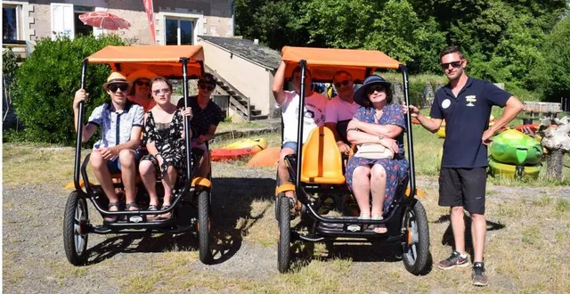photo le gérant de la base de loisirs terreactiv', jessy thielleux (à droite), propose désormais des balades en rosalies. &copy; ouest-france