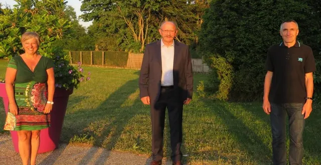 photo catherine blanchet 2e adjointe, jacky marchand maire, et pascal jouanny 1er adjoint. les élus ont voté pour avoir un conseil municipal avec deux adjoints et quatre délégués. &copy; le maine libre