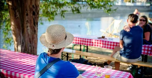 photo les guinguettes accueillent de nouveau les clients sur les bords des cours d'eau du département (photo d'illustration). &copy; dr