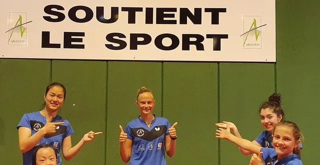 photo cléa de stoppeleire est accueillie chaleureusement par ses nouvelles équipières de la bayard argentan. &copy; bayard argentan