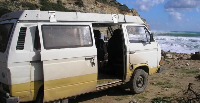 photo un appel à témoin a été lancé portant notamment sur un van volkswagen t3 westfalia blanc et jaune avec une plaque portugaise et utilisé par le suspect. &copy; epa/maxppp