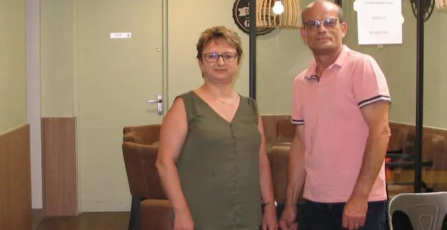 photo des commerçants heureux de retrouver leurs clients. &copy; le maine libre