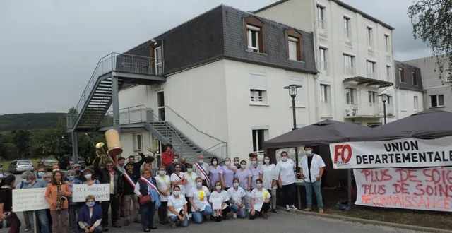 photo les soignants de l’ehpad ont manifesté pour une meilleure reconnaissance. &copy; ouest-france