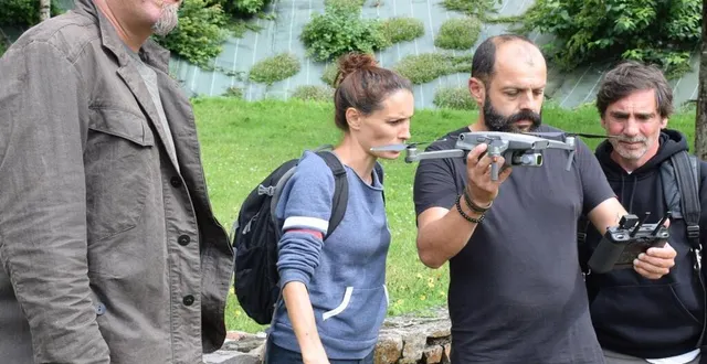 photo bertrand leroy (à gauche) met en lumière, grâce à son association, les chemins du mont. &copy; ouest-france