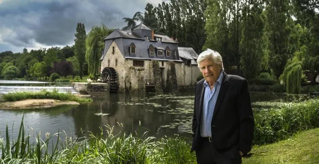 photo georges bazet quittera à regret le moulin acheté en 1996. depuis bientôt un quart de siècle, il ne s’est jamais lassé de cette vue. &copy; photo le maine libre – denis lambert