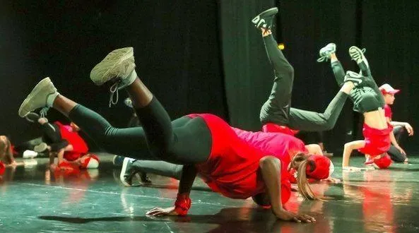 photo le hip-hop, une discipline très prisée au smos gym et danse.