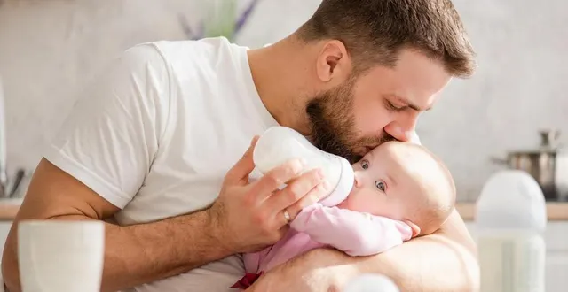 photo les signataires de la tribune, dix papas, souhaitent que le congé paternité soit d’un mois minimum (photo d’illustration). &copy; getty images/istockphoto