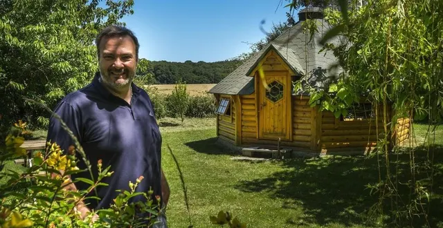 photo le mans, lundi 22 juin 2020. emmanuel couléard, ici, devant le kota finlandais en pleine nature. &copy; photo le maine -libre denis lambert