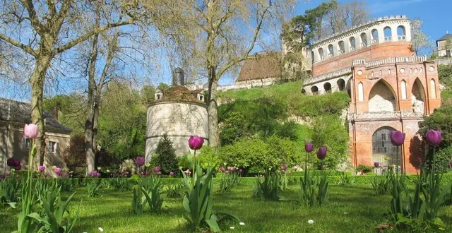 photo le château de poncé, cadre où les œuvres de jean-bernard métais sont exposées. &copy; château de poncé