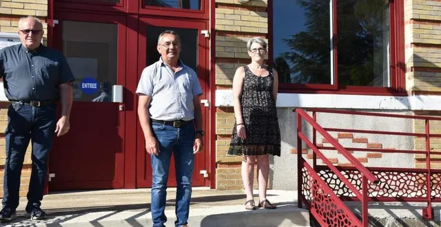 photo le maire laurent bothereau entouré de ses adjoints mireille poupon et sylvain cabaret. &copy; le maine libre