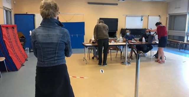 photo port du masque obligatoire et distance d’un mètre pour tous… les électeurs ont respecté à la lettre le protocole sanitaire. &copy; le maine libre