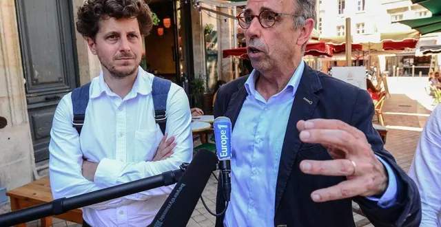 photo pierre hurmic à droite aux côtés de julien bayou, à bordeaux, le 23 juin 2020. &copy; mehdi fedouach / afp