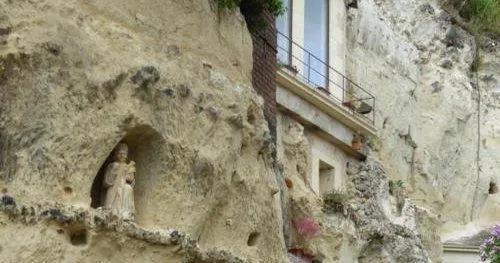 photo le village troglodyte de trôo en lice pour devenir le village préféré des français, mercredi, à 21 h 05, sur france 3. &copy; mairie de trôo