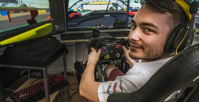 photo dans deux semaines le «sim racer» du mans prendra le départ des 24 heures virtuelles. &copy; photo le maine libre - denis lambert