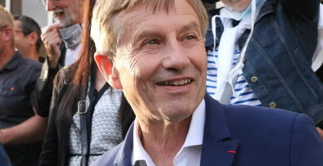 photo joaquim pueyo fait son retour à la mairie d’alençon. dimanche soir, sa liste a raflé 42,91 % des suffrages. &copy; ouest-france