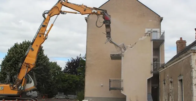 photo la phase de grignotage a commencé par les escaliers de secours. &copy; le maine libre