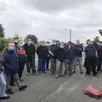 photo les salariés handicapés et les encadrants des sites de voivres et du mans ont rencontré le gérant de earta, hier, au ribay. leur inquiétude était palpable.
