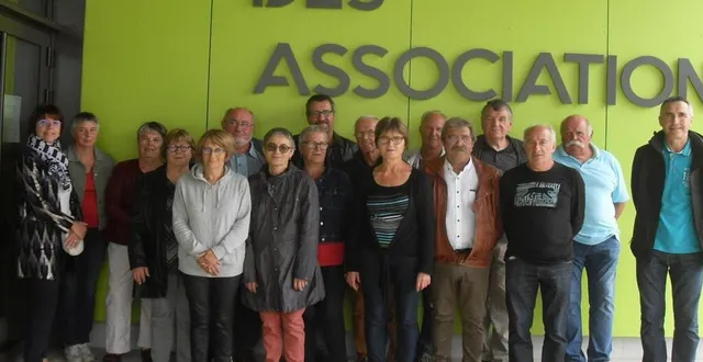 photo ?les bénévoles du comité des fêtes et leurs conjoints. &copy; le maine libre