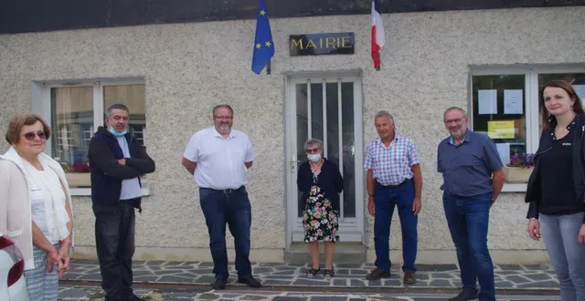 photo de gauche à droite : marie-rose carpentier, frédéric alzamora, jean-paul cavey, odile cassol, bernard chrétien (maire), dany duroy (adjoint au maire) et alice rougé. &copy; ouest-france