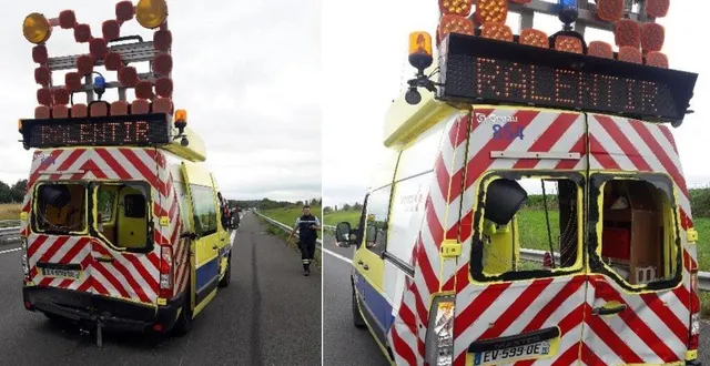 photo un fourgon de sécurité qui intervenait en protection d’une caravane en panne a été percuté , hier. &copy; vinci autoroutes