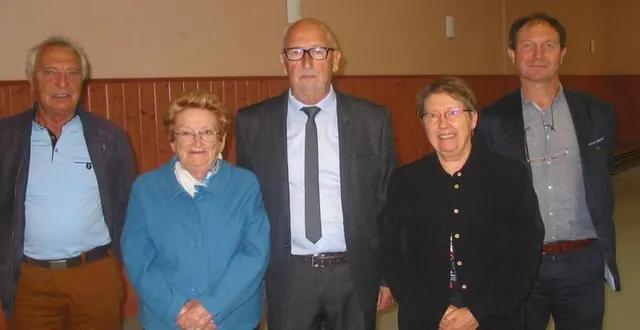 photo de gauche à droite : guy willot (troisième adjoint), marie-thérèse mayzaud (deuxième adjointe), gérard rosé (maire), évelyne james (quatrième adjointe), denis robillard (premieradjoint). &copy; ouest-france