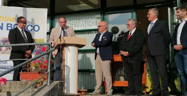 photo de gauche à droite : françois montanbault, président de l’association de gestion de giel don bosco, pascal gautier nouveau directeur, régis vandenbogaerde, délégué de tutelle, sébastien lérondel, directeur, christophe de balorre, président du conseil départemental et jérôme nury, député. &copy; ouest-france