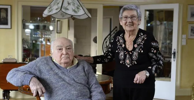 photo léo bergoffen, ancien déporté, et sa femme odette, ancienne résistante, dans leur maison d’avrillé, aux portes d’angers. ils ont tous les deux reçu la légion d’honneur. &copy; archives franck dubray