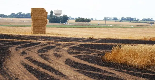 photo le feu, toujours en cours à 18 h 15, s’est déclaré un peu avant 17 h. &copy; archives ouest-france