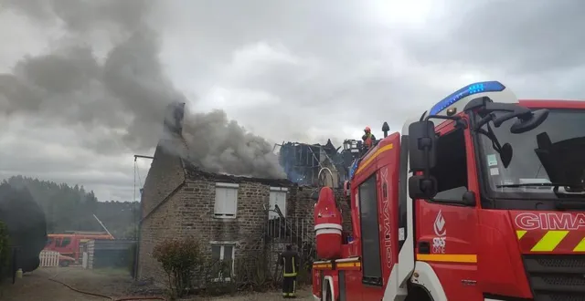 photo un feu accidentel a détruit la totalité de la toiture d’une maison comprenant deux appartements, hier. &copy; ouest-france