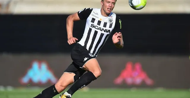 photo baptiste guillaume rejoint valenciennes. &copy; afp archives