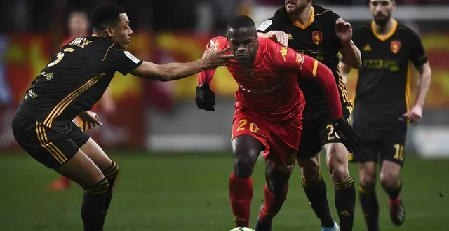 photo après une saison au mans fc, bevic moussiti-oko (au centre) file à l’ac ajaccio. &copy; archives le maine libre denis lambert