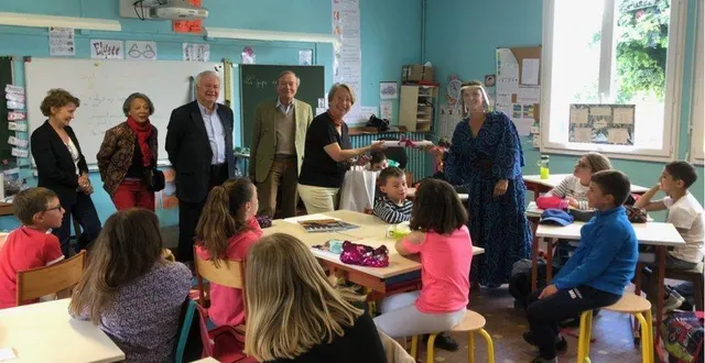 photo la remise du prix a eu lieu en présence du maire et de représentants de l’association vieilles maisons françaises. &copy; le maine libre