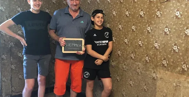 photo clément, quentin et leur grand-père rémi ont plongé dans l’univers de jules verne pour cet escape game au château du lude. &copy; ouest-france