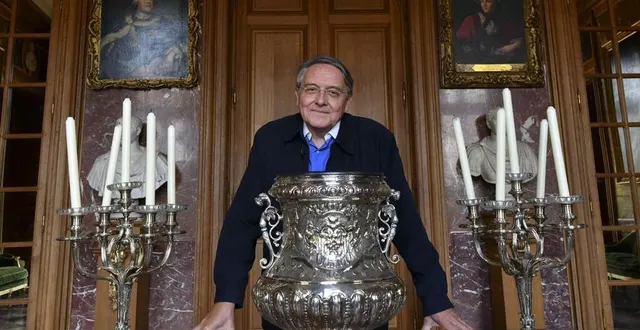 photo jean de foucaud habite le château de sourches. il est passionné par l’histoire des lieux. &copy; photo le maine libre – yvon loué
