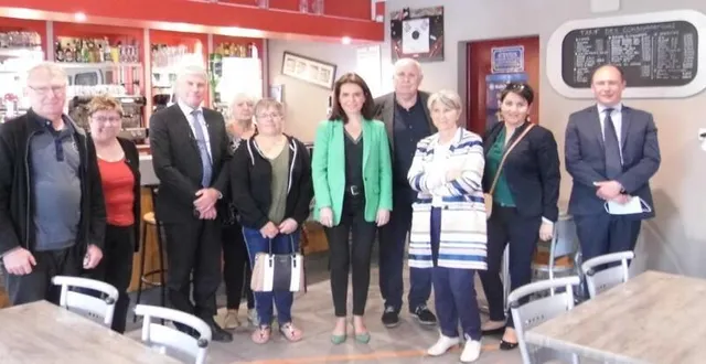 photo christelle morançais, présidente de la région pays de la loire, a visité le petit village de courgains. &copy; le maine libre