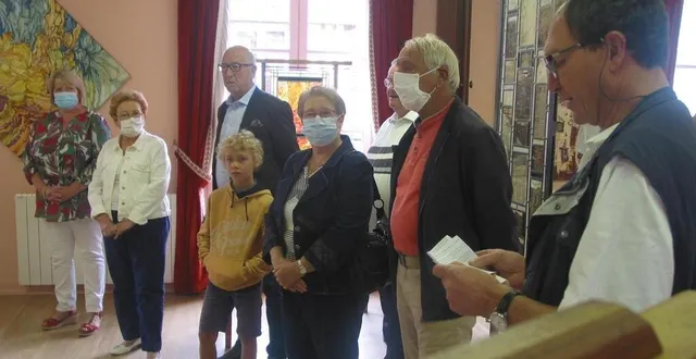 photo denis robillard (maire adjoint de sap-en-auge) a retracé le parcours de l’artiste. &copy; ouest-france