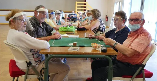 photo un jeudi sur deux, les membres du club de l’amitié se réunissent pour un après-midi jeux. &copy; le maine libre