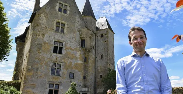photo emmanuel guéroult habite le donjon de ballon. &copy; photo le maine libre – yvon loue
