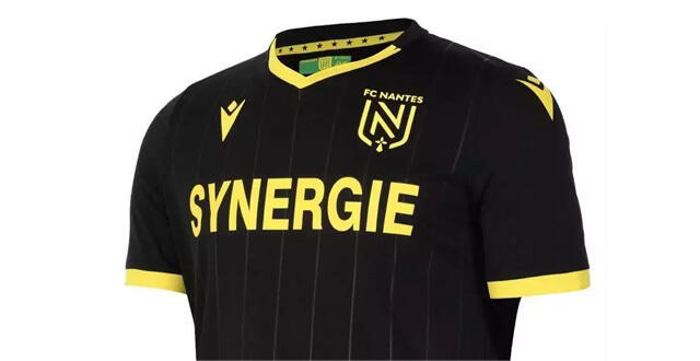 Un superbe nouveau maillot extérieur pour le FC Nantes - Eurosport