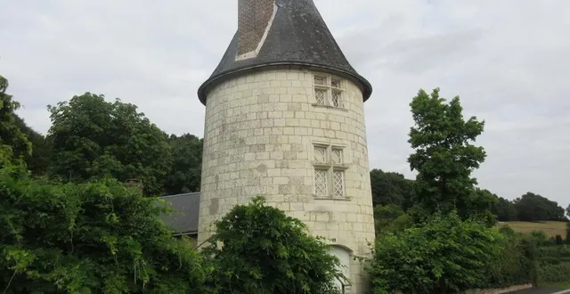 photo la tour de l'ancien château de beaumont-pied-de-bœuf. &copy; le maine libre