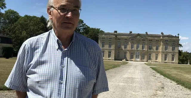 photo patrice leroy, correspondant sur le secteur de gouffern-en-auge, est intarissable sur le château du bourg-saint-léonard. &copy; ouest-france