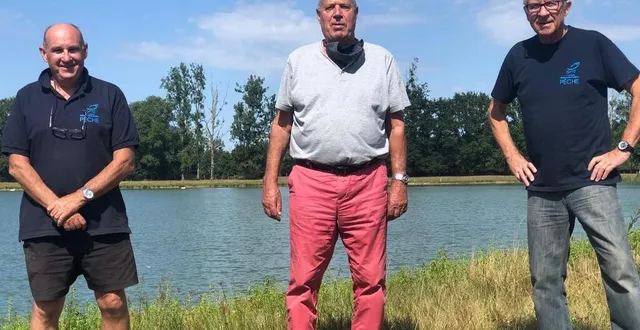 photo fillé-sur-sarthe, mardi 21 juillet 2020. jean-marc vaulée, chargé de la communication et de la promotion à la fédération, alain dieu, le président, et jean-paul lelong le trésorier ravis de s’installer à fillé. &copy; photo le maine libre