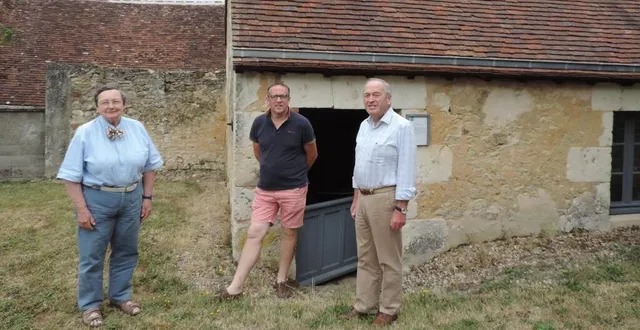 photo les organisateurs de la fête devant le four à pain communal. &copy; ouest-france