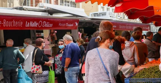 photo depuis dimanche, le port du masque est obligatoire sur les marchés de l’aigle, dans l’orne. &copy; ouest-france