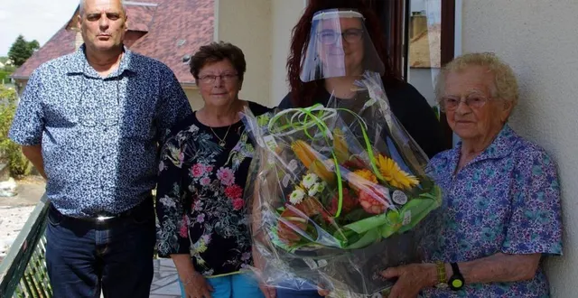 photo une centenaire qui vit encore chez elle. &copy; le maine libre