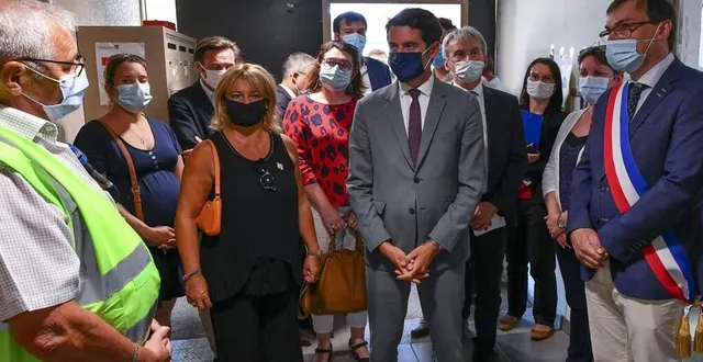 photo à l’invitation de pascale fontenel-personne, gabriel attal est venu rencontrer des membres de la réserve communale de sécurité civile, à montval-sur-loir, qui rendent visite aux personnes isolées. &copy; le maine libre – yvon loue