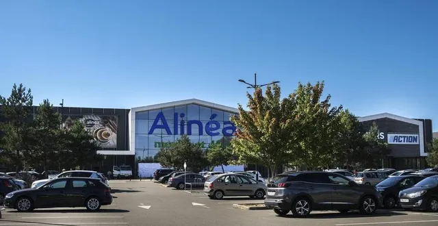 photo le mans, 27 juillet 2020. en cas de fermeture d’alinéa, le promoteur du parc manceau verrait bien ikea s’installer dans ce bâtiment. &copy; le maine libre – denis lambert