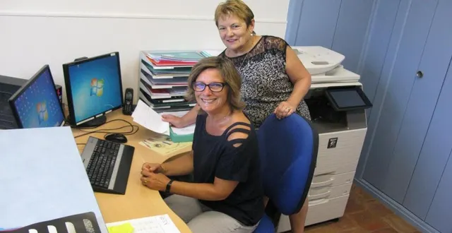 photo edwige muller a pris ses fonctions de secrétaire de mairie, accueillie par annick dutertre, maire de la commune. &copy; le maine libre