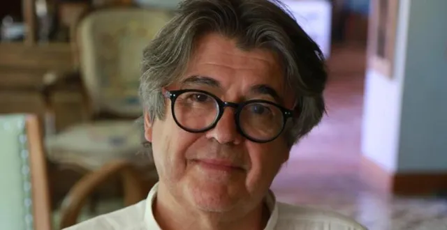 photo patrick bard avec « le secret de mona » son 3e roman dédié aux jeunes. &copy; marie-berthe ferrer