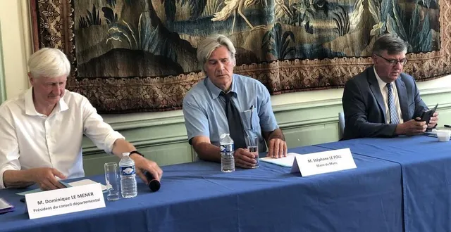 photo dominique le mèner, président du conseil départemental, stéphane le foll, maire du mans et patrick dallennes, préfet de la sarthe. &copy; photo le maine libre